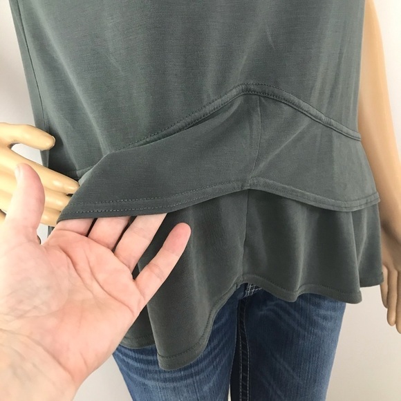 Green Tea Women’s Oversized V-Neck T-Shirt Modal Ruffle Hem Size Small - Picture 3 of 10